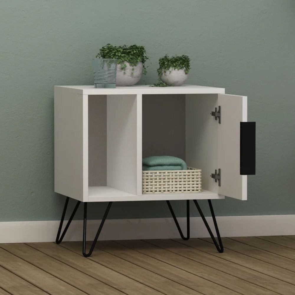 Comodino Glynn colore bianco con anta e vano a giorno EFFEZ