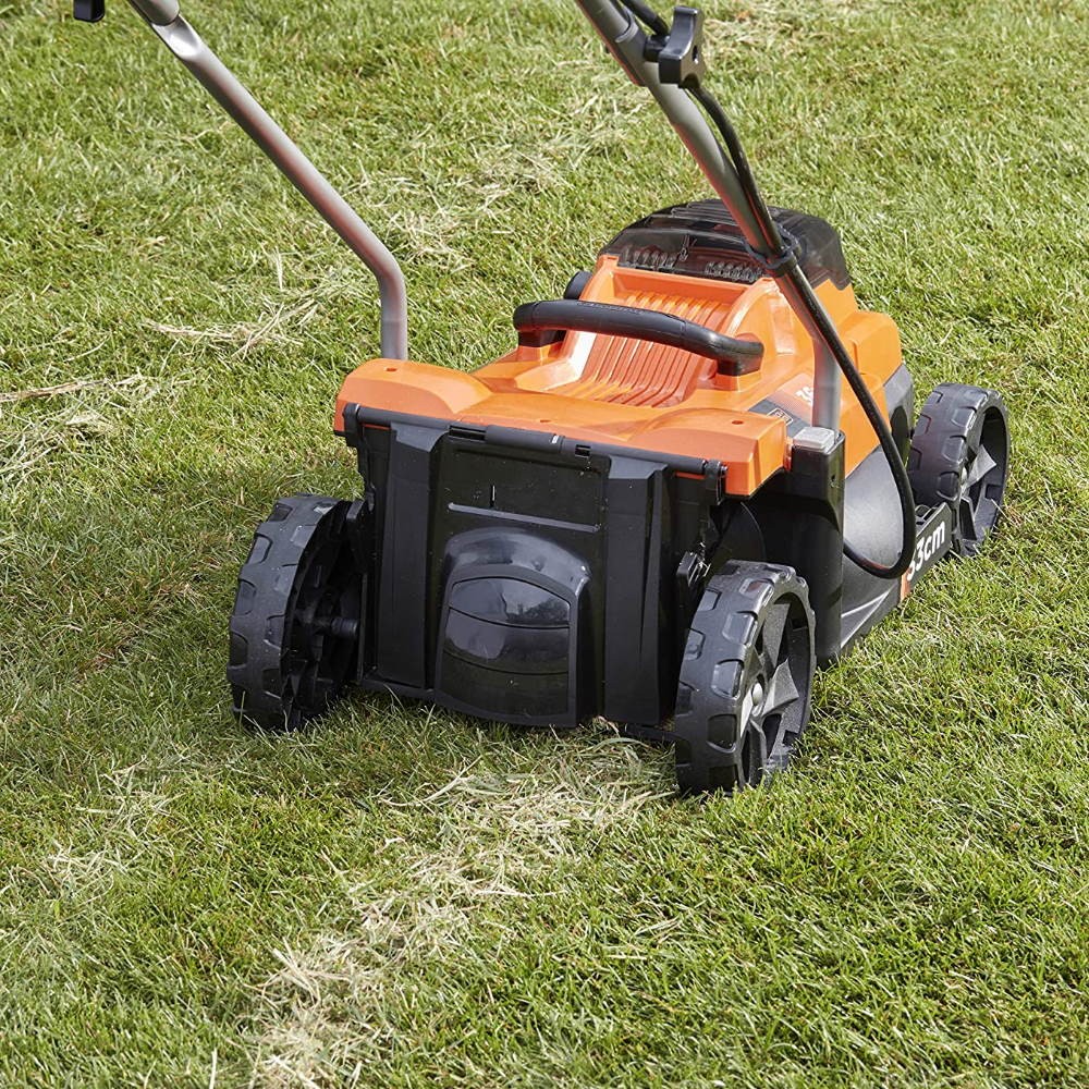 Rasaerba a batteria senza filo Black&amp;Decker BCMW33184L2-QW doppia batteria 18V 4.0 Ah