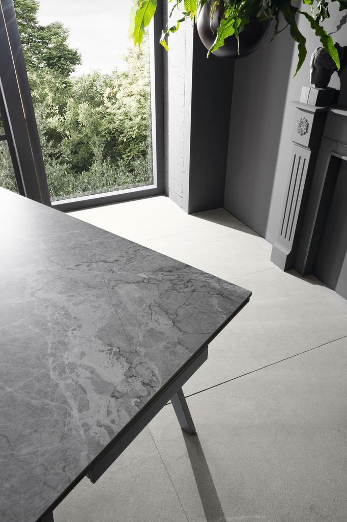 Tavolo allungabile con top in pietra effetto marmo nero 140/200x80x76h cm