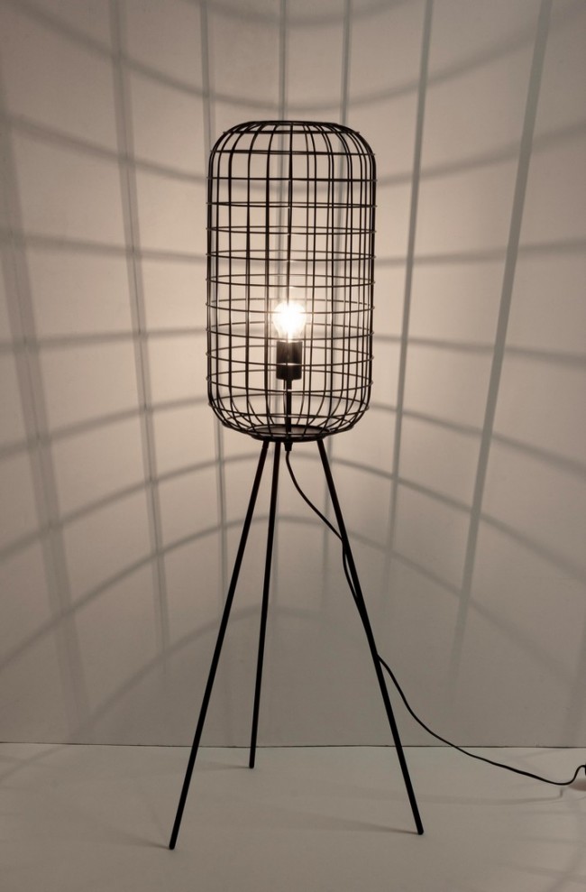 Piantana chic treppiede h117 in metallo
