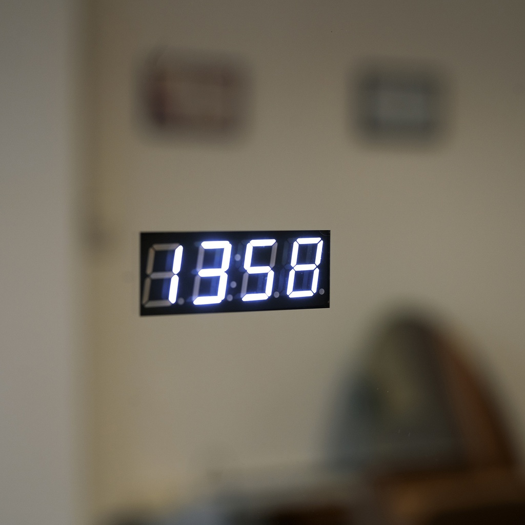 Specchio a led 80x60 con orologio digitale