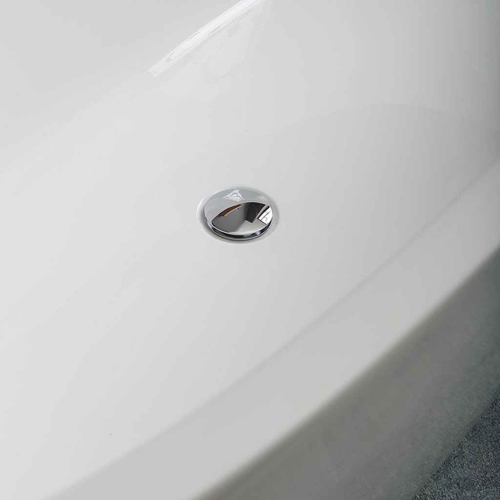 Vasca da bagno in acrilico bianco centro stanza