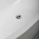 Vasca da bagno in acrilico bianco centro stanza