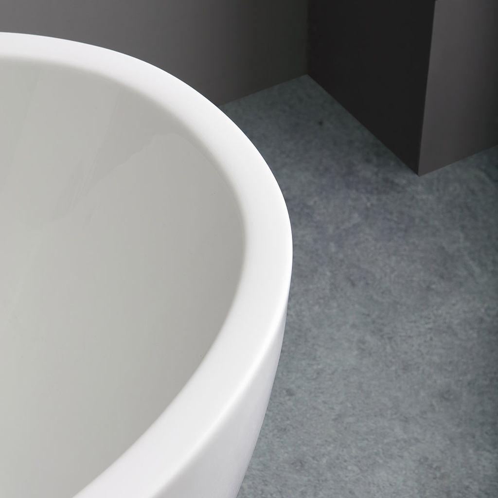 Vasca da bagno in acrilico bianco centro stanza