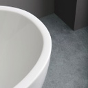 Vasca da bagno in acrilico bianco centro stanza