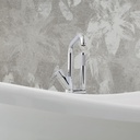 Vasca freestanding stile classico con piedini argento